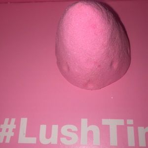 Lush Mini strawberry head bathbomb